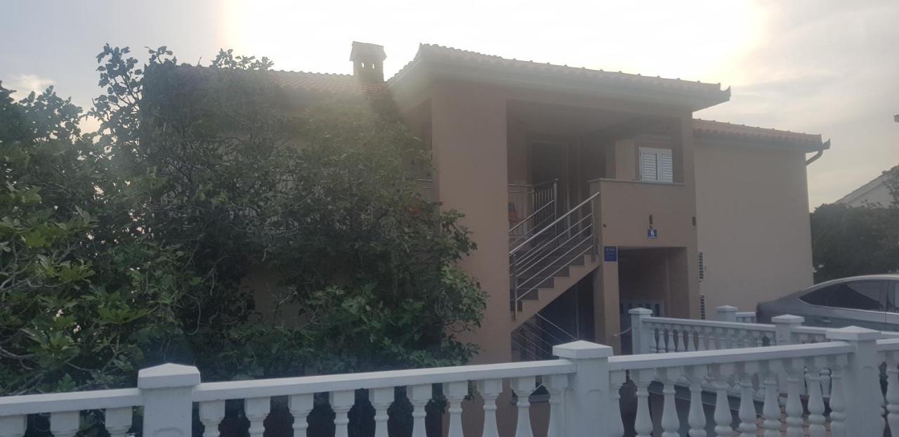 Apartmani Mira Klenovica Exterior photo