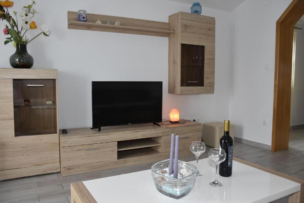 Apartmani Mira Klenovica Exterior photo