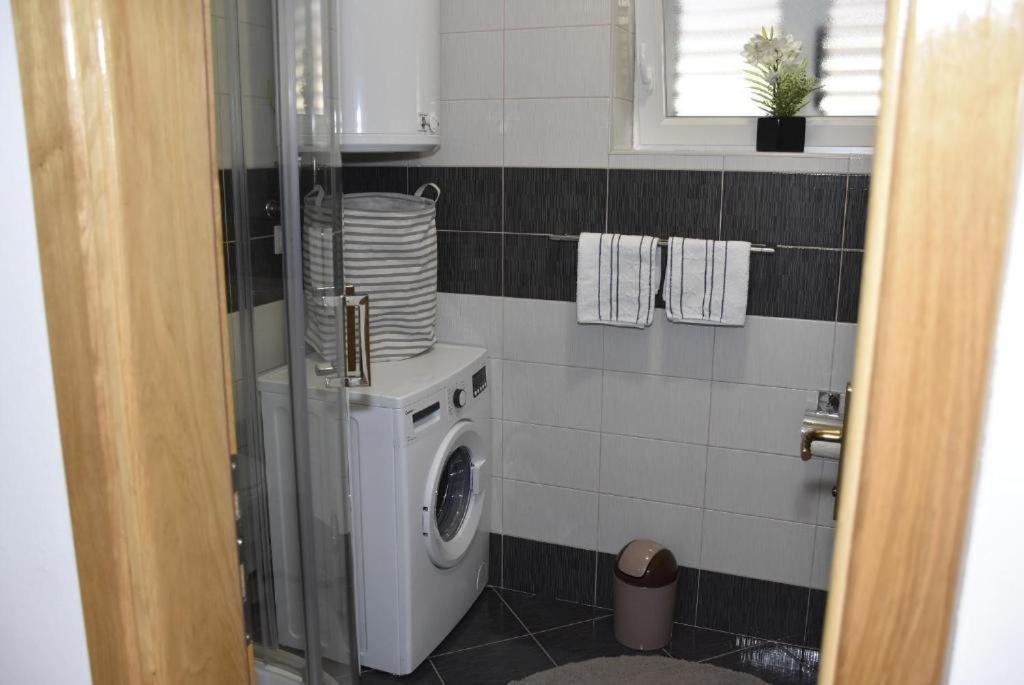 Apartmani Mira Klenovica Exterior photo