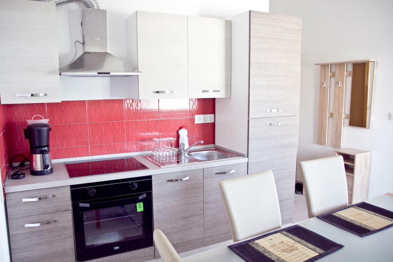 Apartmani Mira Klenovica Exterior photo