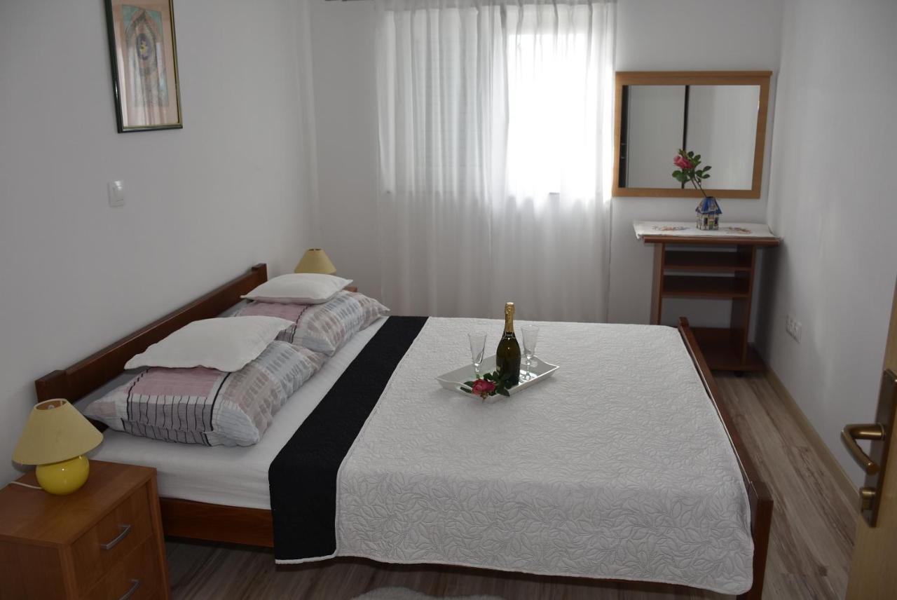 Apartmani Mira Klenovica Exterior photo